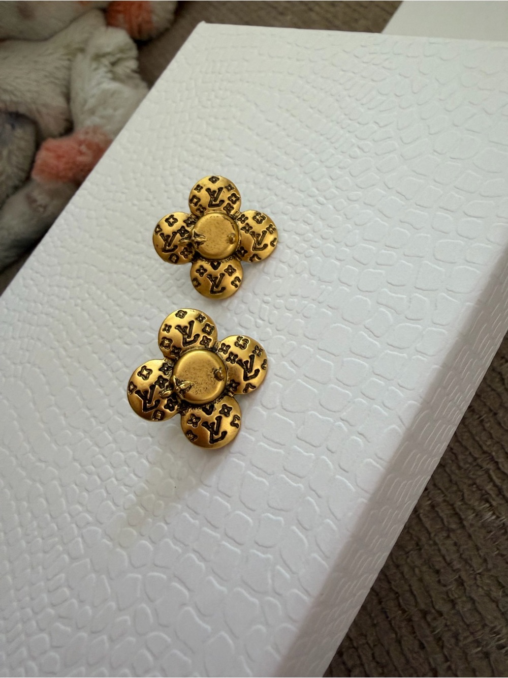 Gold Tine Flower Stud Earrings - Women Jewelry, Fashion Jewelry, New - Picture 6 of 10